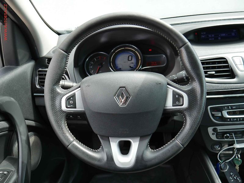 Renault Fluence (2013) 1.6i, 1.maj,ČR, AC, tempo - fotka 13 z 19