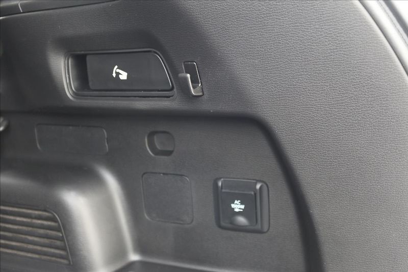 Mitsubishi Outlander 2,4 PHEV, 7míst, Tažné - fotka 47 z 56