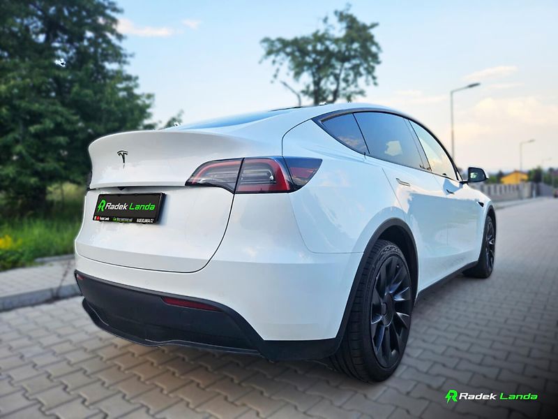 Tesla Model Y (2022) Dual Motor 4×4 (378 kW) - fotka 4 z 13