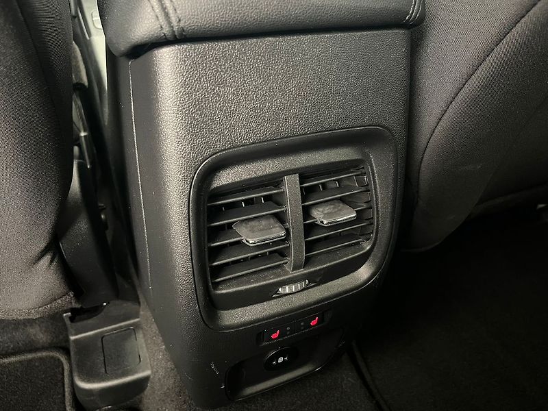 Ford Kuga 2.5 HEV 4x4 TITANIUM - fotka 31 z 78