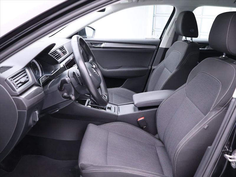 Škoda Superb 2,0 TDi Style 4x4 DSG DPH CZ - fotka 10 z 33