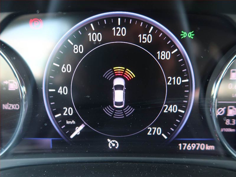 Opel Insignia (2020) 2.0 CDTI, Navi, Tempomat - fotka 13 z 16