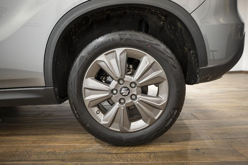 Suzuki Vitara (2023) Hybrid 1.4 95 kW - fotka 34 z 34