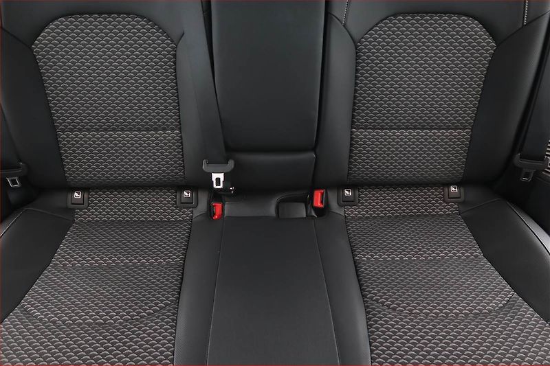 Kia Ceed (2025) 1.6 GDI plug-in - fotka 10 z 21