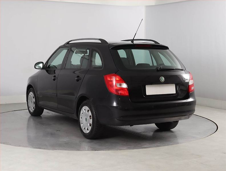 Škoda Fabia (2010) Ambition 1.2 TSI, oblíbený vůz - fotka 4 z 18