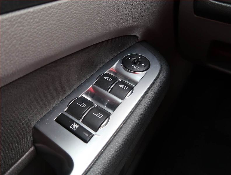 Ford Focus (2009) 1.6 i, rezervace - fotka 15 z 16