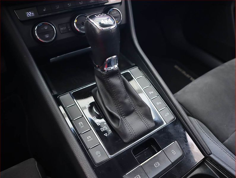 Škoda Superb (2015) 2.0 TDI 4x4, 4X4, Automat - fotka 13 z 21