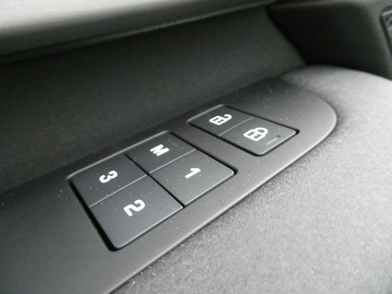 Land Rover Discovery 5 3,0 Gemini D350 - fotka 13 z 45