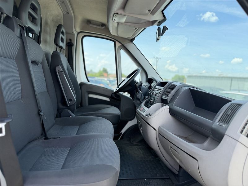 Peugeot Boxer 2,2 184tKm PO SERVISE - fotka 18 z 22
