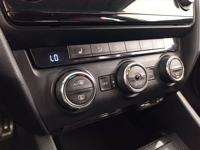 Škoda Octavia (2014) RS 2.0 TSI, Bi-Xenony - fotka 13 z 22
