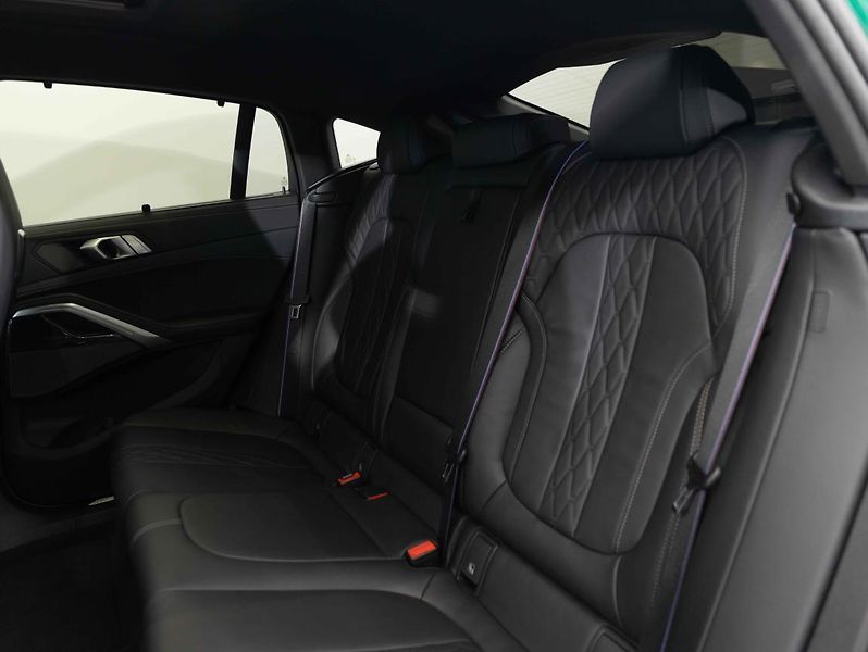 BMW X6 M60i - fotka 22 z 23
