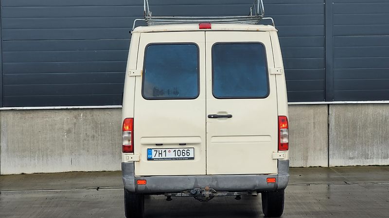 Mercedes-Benz Sprinter (2002) 2,7 CDI 115 KW 9 MÍST - fotka 11 z 16