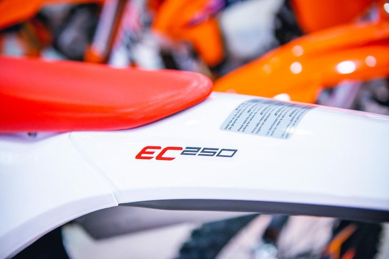 GASGAS EC 250 Racing (2022) EC 250 TPI 2T - fotka 21 z 49