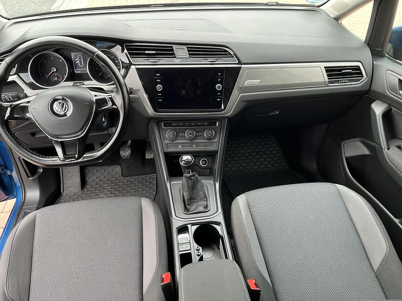 Volkswagen Touran 1.6 TDi 85 kW Full Led 7 Míst - fotka 15 z 36