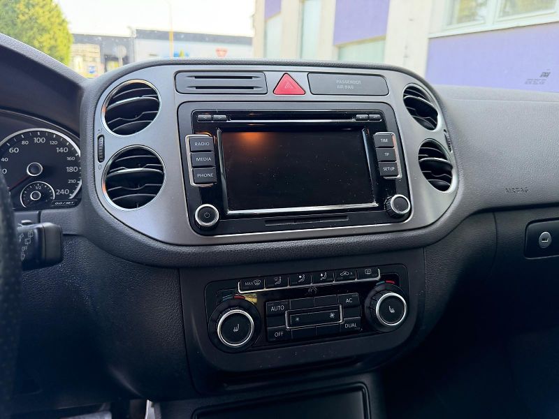 Volkswagen Tiguan 2,0 TDI 4x4 / Sport / servis.k - fotka 21 z 29
