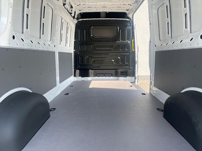 Volkswagen Crafter 35 130kW 8AU FWD DR - fotka 21 z 27