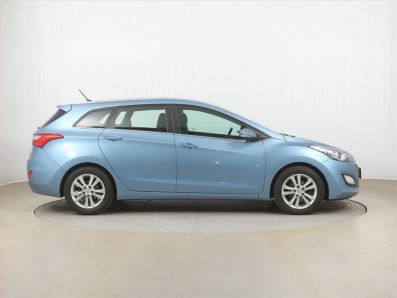 Hyundai i30 (2014) 1.6 CRDi, Tempomat - fotka 6 z 15