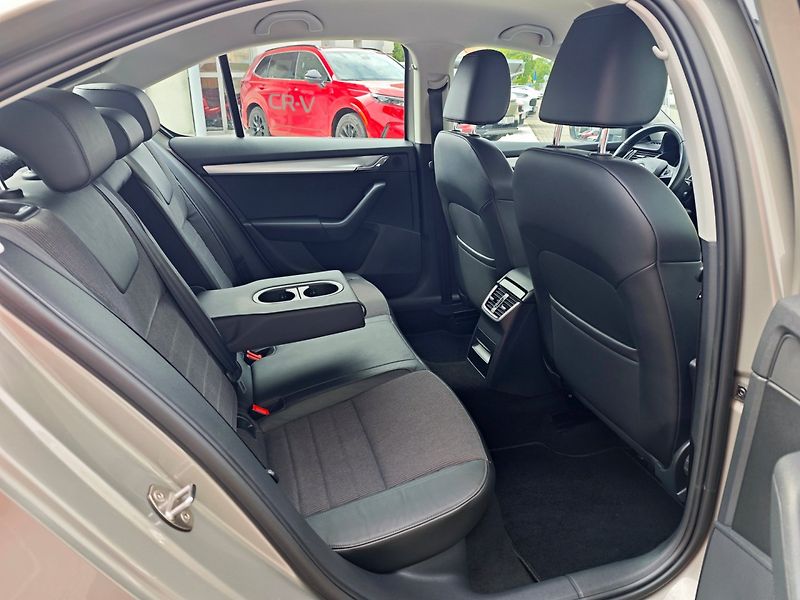 Škoda Octavia (2013) 1.4 TSi Elegance Tempomat - fotka 12 z 42