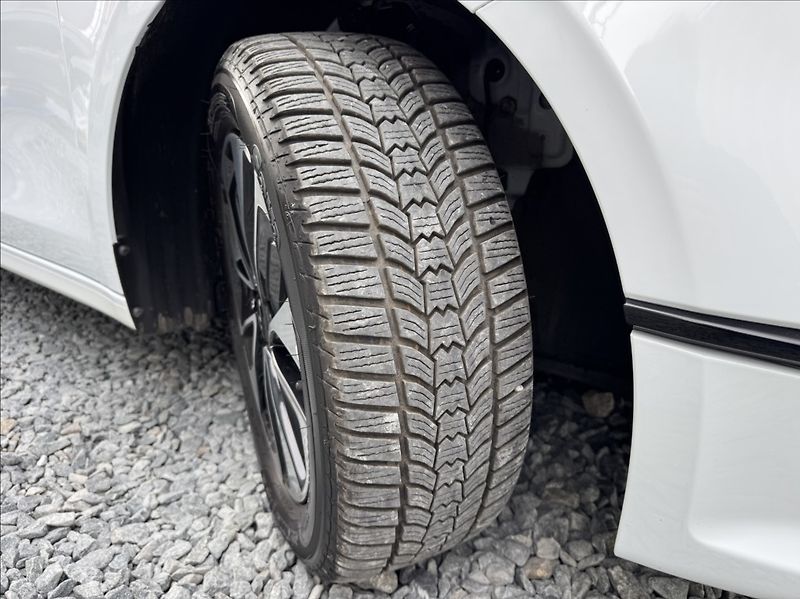 Kia Ceed 1,5 T-GDi Spin DPH 1.maj ČR - fotka 44 z 50
