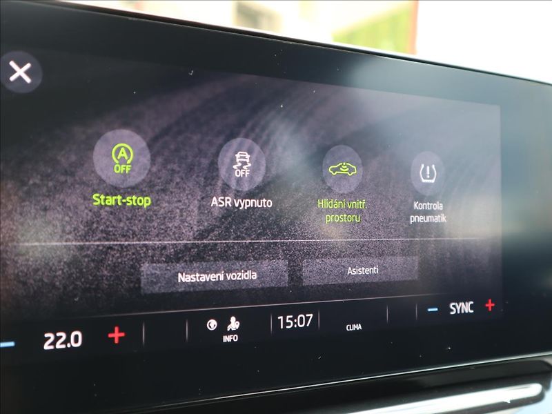 Škoda Octavia 2,0 TDi Style Virtual LED - fotka 20 z 35