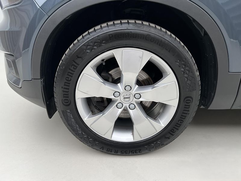 Volvo XC40 D3 MOMENTUM PRO MAN - fotka 14 z 34