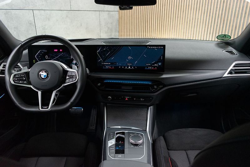 BMW Řada 3 320d xD ///M*TAŽNÉ*ZÁRUKA 2/28 - fotka 8 z 49