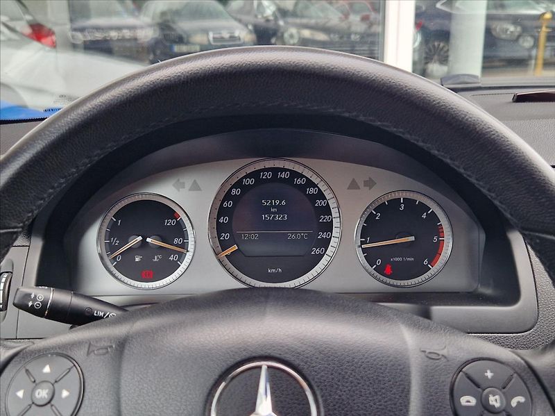 Mercedes-Benz Třídy C 2,2 CDI AVANTGARDE MAN TOPSTAV - fotka 22 z 36