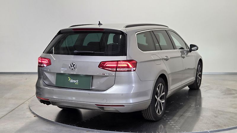 Volkswagen Passat - fotka 4 z 6