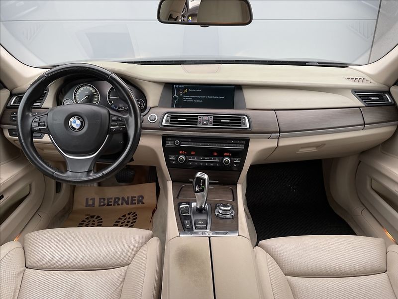 BMW Řada 7 740D XDRIVE ČR. - fotka 9 z 32
