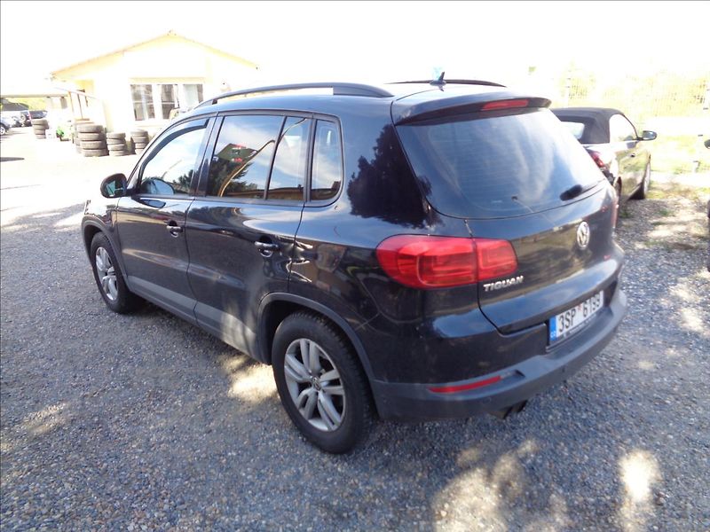 Volkswagen Tiguan 2,0 - fotka 7 z 17