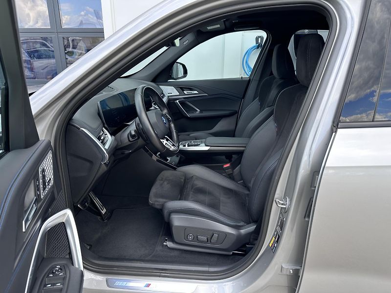 BMW X1 xDrive30e M-Sport - fotka 7 z 28