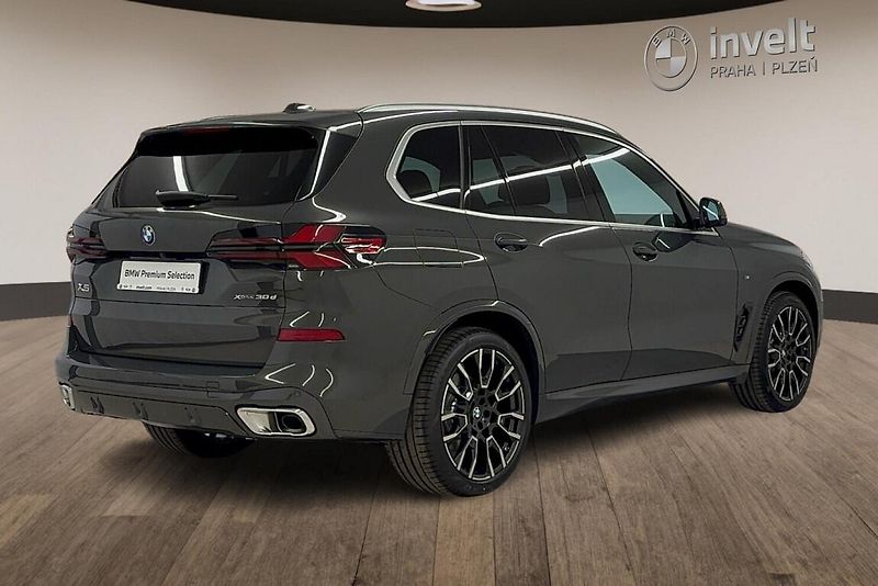 BMW X5 xDrive30d - fotka 3 z 12