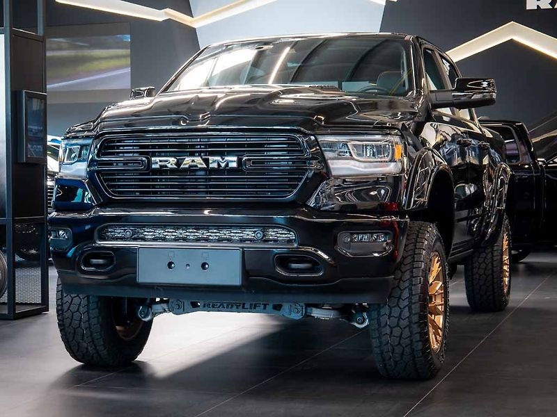 Dodge RAM (2025) 5.7 V8 Laramie Sport 6 LIFT - fotka 1 z 42