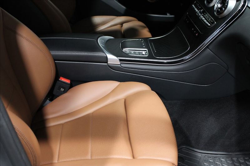 Mercedes-Benz GLC 2,0 220d 4MATIC - fotka 11 z 32