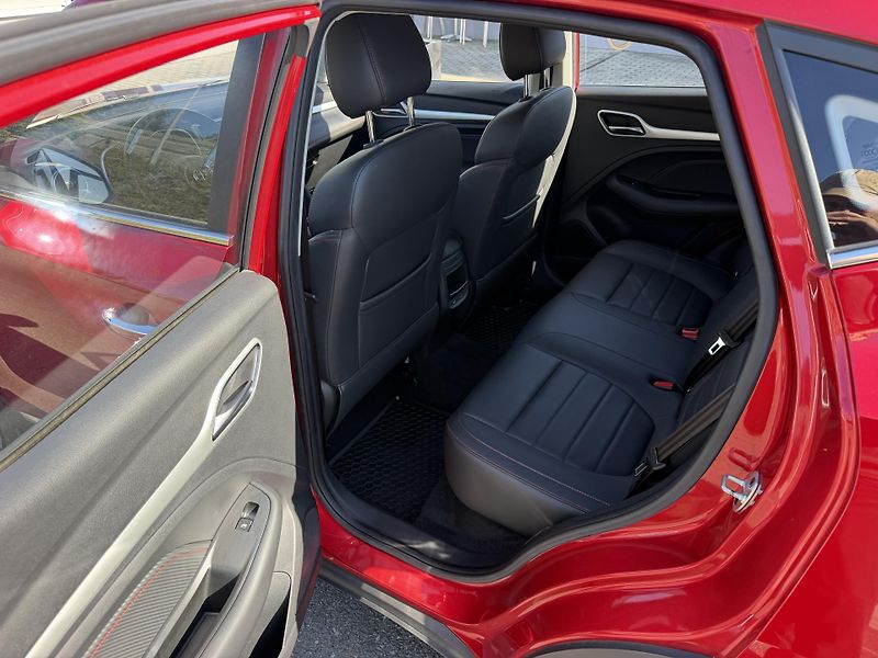 MG ZS TGi 82kW automat navigace  - fotka 18 z 20
