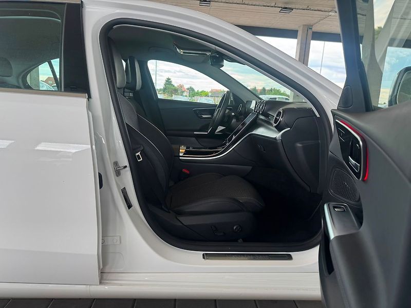 Mercedes-Benz Třídy C 220d 4MATIC - fotka 18 z 20