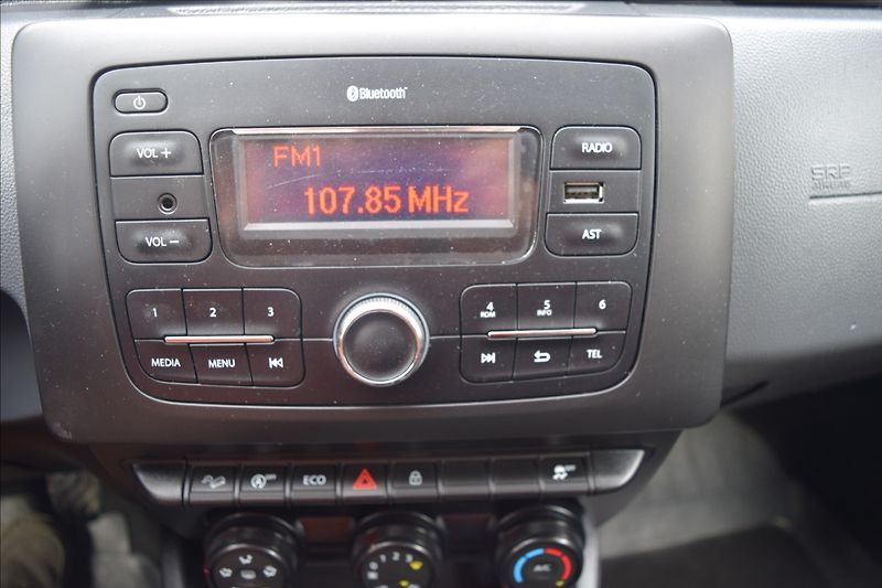 Dacia Duster 1,6 i 84KW 4X4 TAŽNÉ NOVÁ STK - fotka 34 z 42