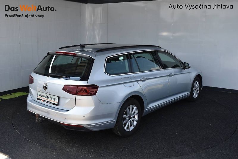 Volkswagen Passat Variant (2023) 2.0TDI 110kW DSG, LED, tažné - fotka 2 z 23