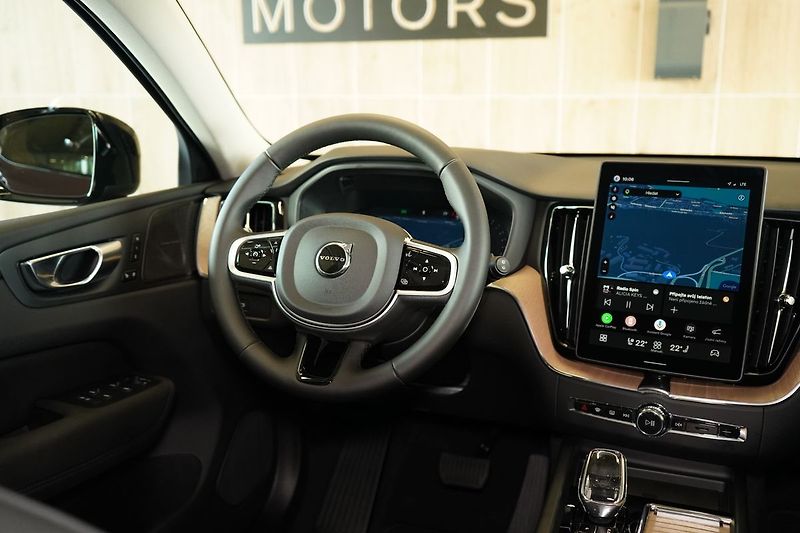Volvo XC60 B5 AWD PLUS Dark LCI, H/K, LED - fotka 47 z 48