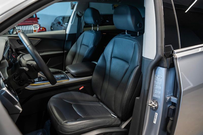 Audi Q8 55 TFSI e 250 kW, QUATTRO, DPH - fotka 12 z 38