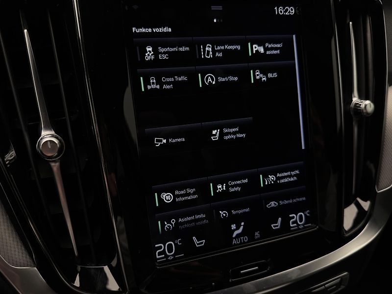 Volvo V60 T4 R-DESIGN AUT - fotka 33 z 47