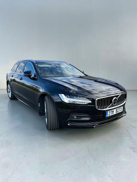 Volvo V90 (2021) B4/360KAM/H&K/TAŽNÉ/KŮŽE - fotka 3 z 11