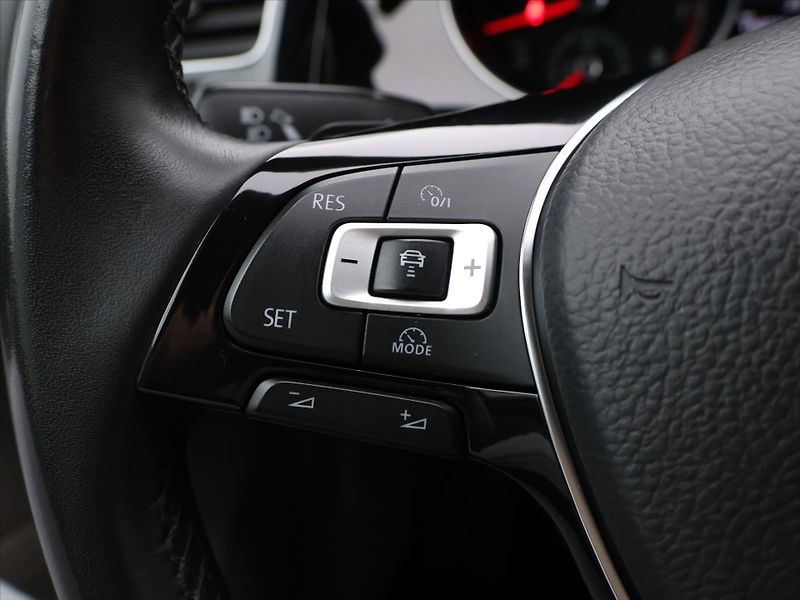 Volkswagen Golf 1,4 TSI 92kW DSG Highline - fotka 19 z 32