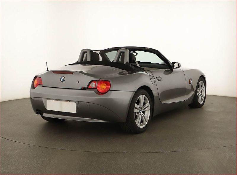 BMW Z4 (2004) 2.2i - fotka 5 z 13