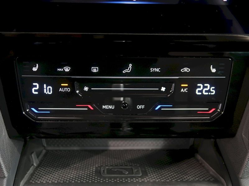 Volkswagen Passat (2023) BUSINESS PREMIUM 2.0TDI 110KW - fotka 33 z 42