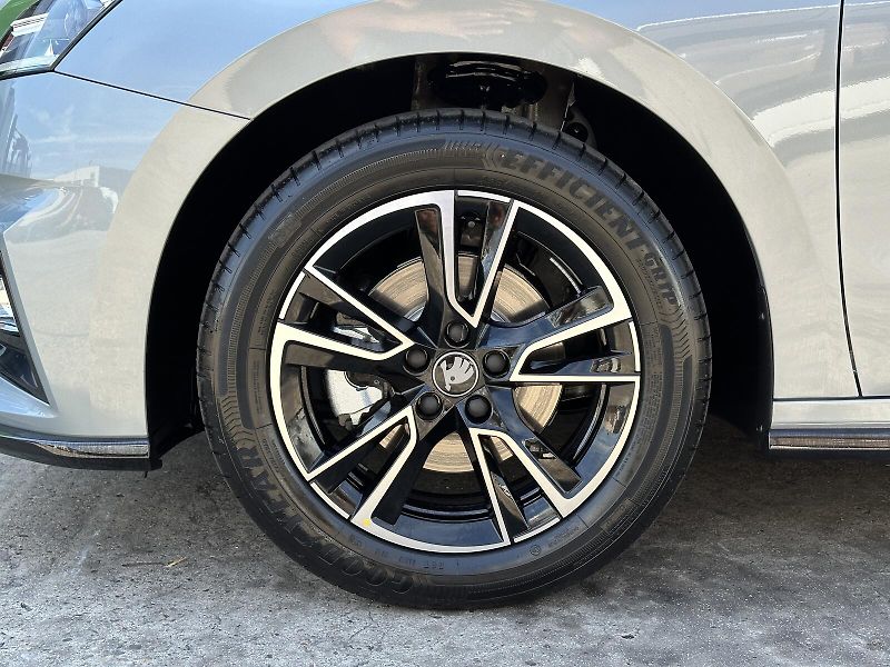 Škoda Fabia 1.0TSi Monte Carlo 116PS V.Coc - fotka 9 z 41