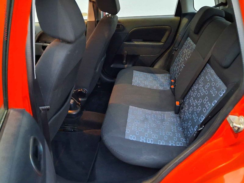 Ford Fiesta (2005) 1.3i, ČR, AC, tažné - fotka 10 z 15