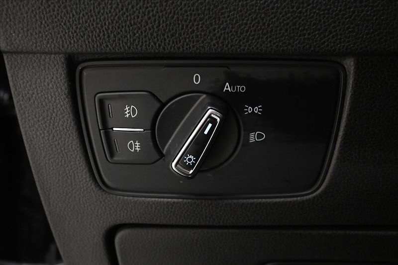 Volkswagen Passat 2,0 TDI 110 kW DSG ELEGANCE Zá - fotka 27 z 32