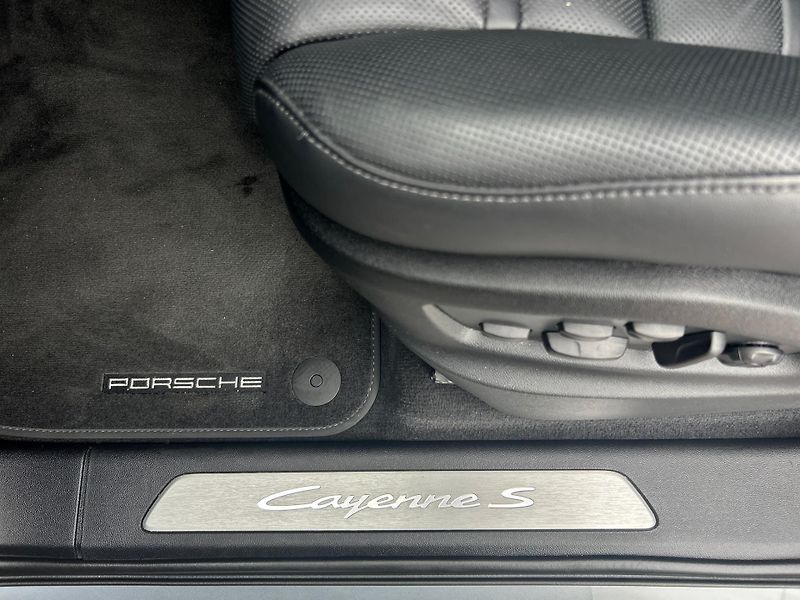 Porsche Cayenne S E-hybrid Coupe - fotka 25 z 30