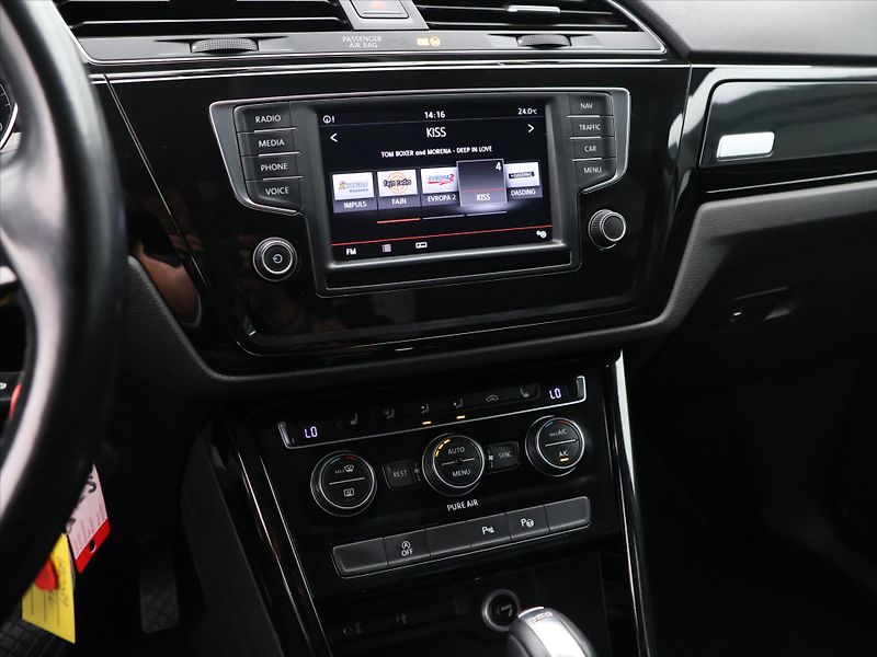 Volkswagen Touran 2,0 TDI 110kW DSG Highline 7M - fotka 22 z 35